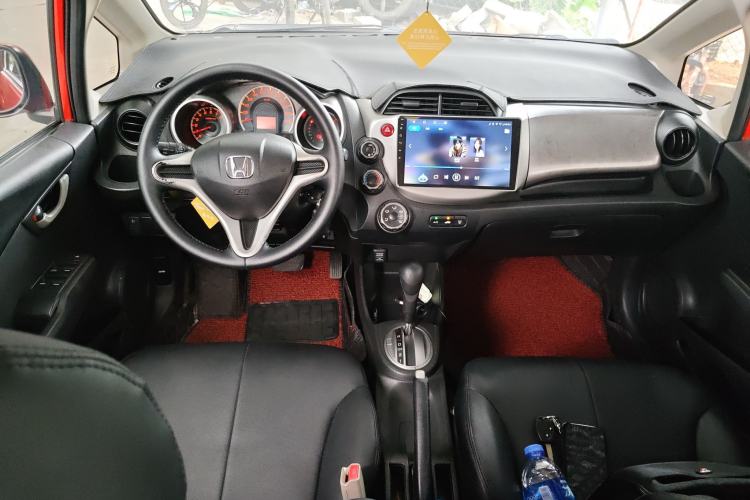 Used Honda Fit 2011 1.3L automatic comfort version Center Console