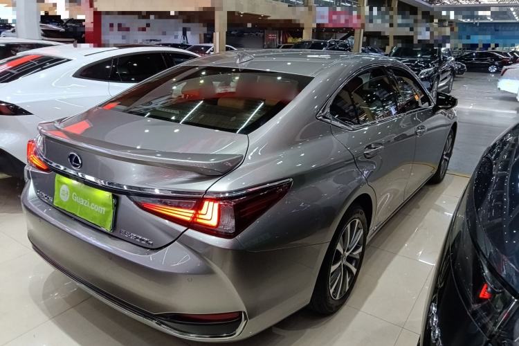Used Lexus ES 2020 300h Premier Edition
