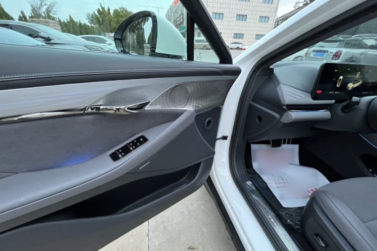 Used VOYAH PASSION 2024 PHEV Four-Wheel Drive Ultra-Long Range Executive Edition