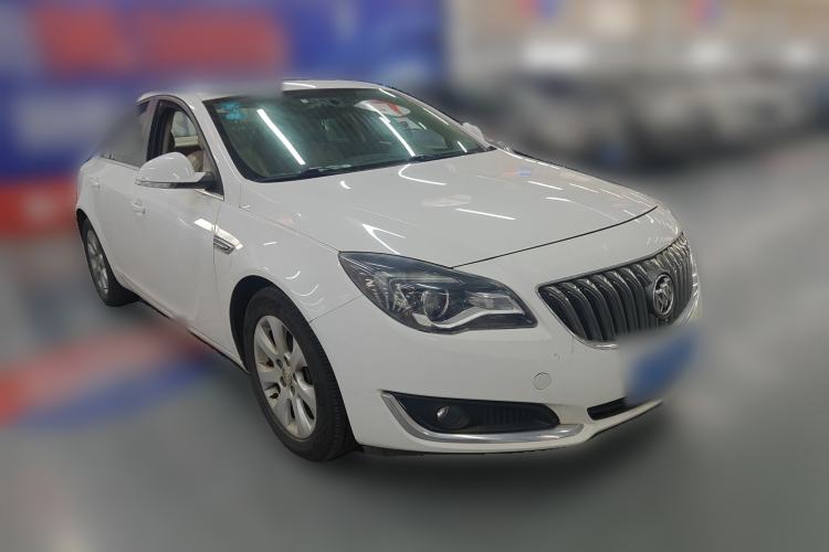 Used Buick Regal 2015 2.0L Leading Fashion Edition Front Right 45 Deg