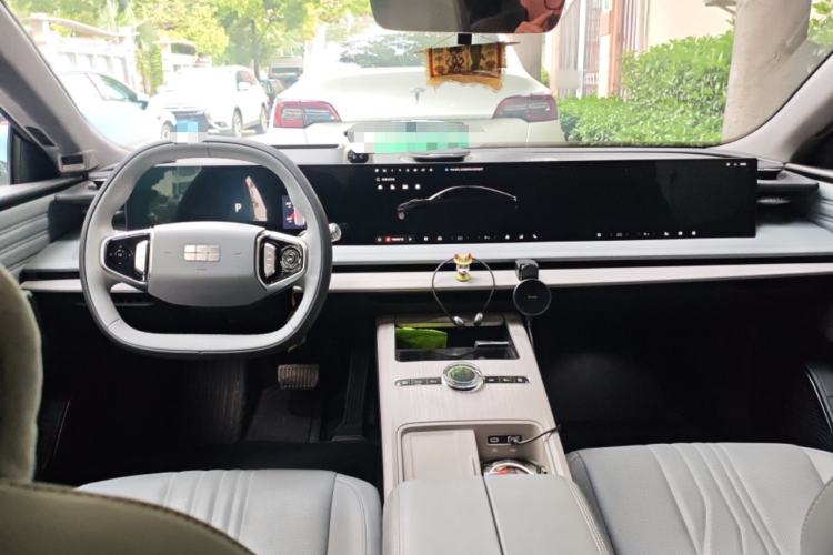 Used Geely Galaxy E8 2024 665 km Range Rear-Drive Starship Long-Range Version Center Console