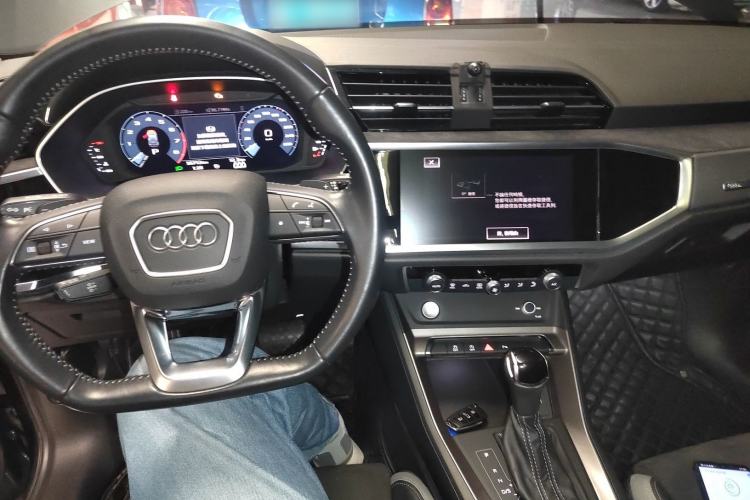 Used Audi Q3 2020 35 TFSI Fashion Dynamic Model Center Console