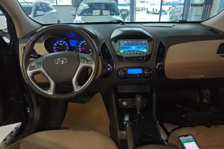 Used Hyundai ix35 2015 2.0L Automatic 2WD Smart Version China V Standard Center Console