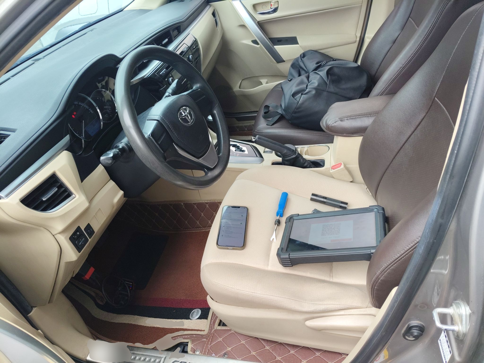 Переднее сиденье в автомобиле