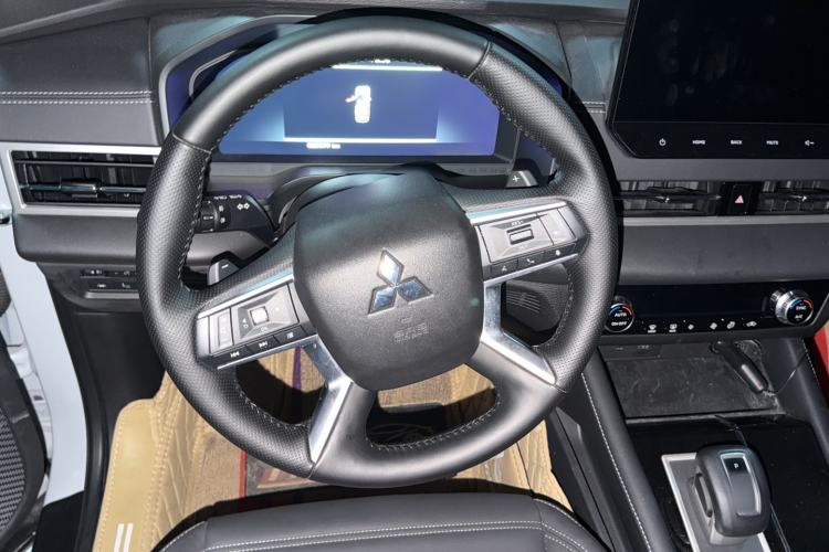 Used Mitsubishi Outlander 2023 1.5T CVT Two-Wheel Drive Luxury Edition 5 Seats Steering Wheel