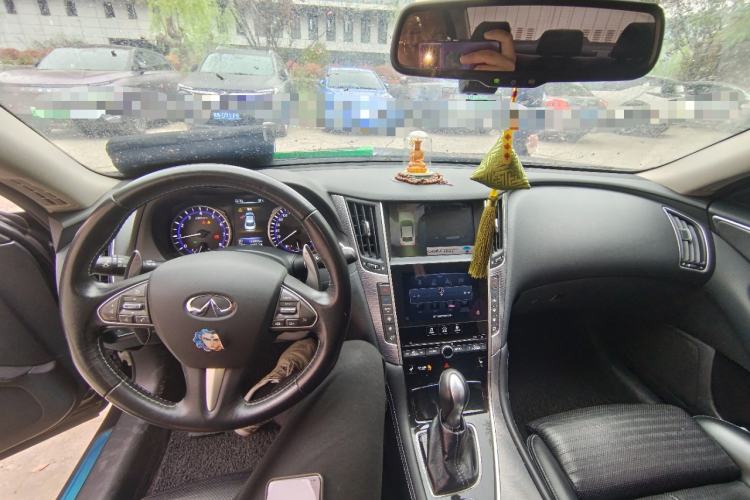 Used Infiniti Q50L 2015 2.0T Sport Edition Center Console