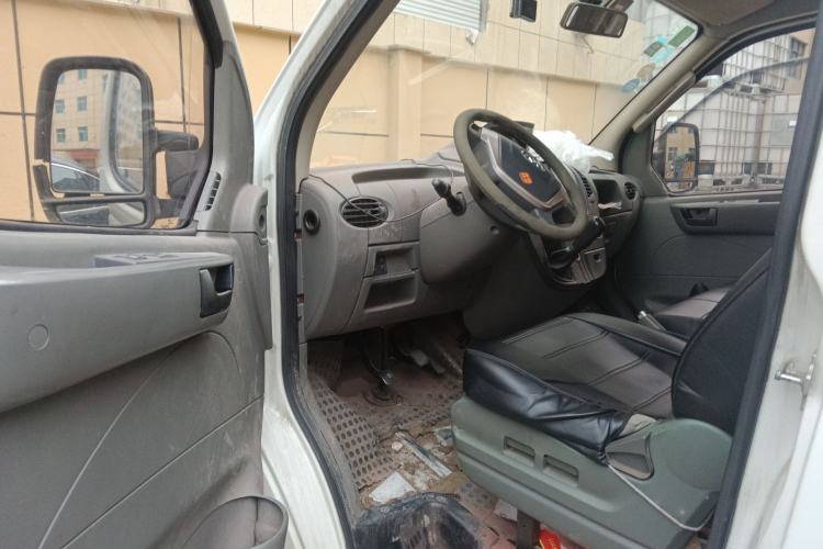 Used SAIC MAXUS Xintu V80 2014 2.5T Aotuntong Short Wheelbase Mid-Roof Model