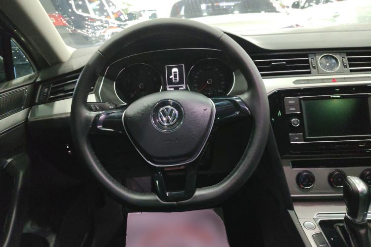 Used Volkswagen Magotan 2017 280TSI DSG Comfort Model Steering Wheel
