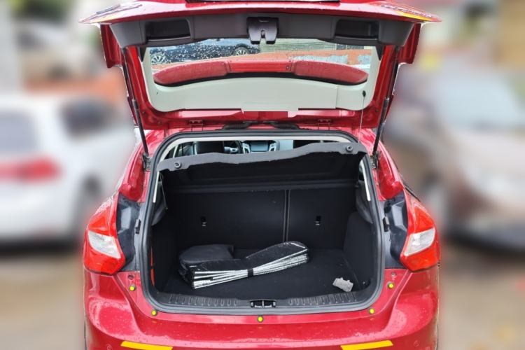 Used Ford Focus 2012 Hatchback 1.6L Automatic Fashion Edition Trunk