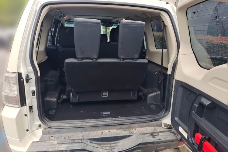 Used Mitsubishi Pajero 2016 3.0L Automatic Standard Version China V Standard Trunk