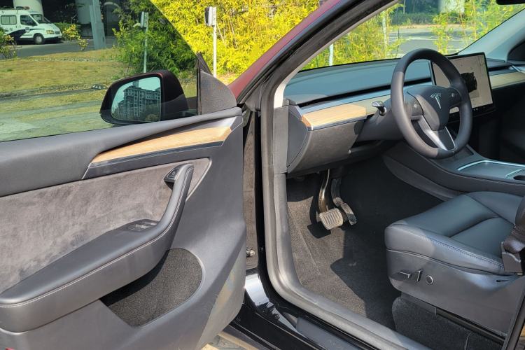 Used Tesla Model Y 2022 Long-Range All-Wheel-Drive Version
