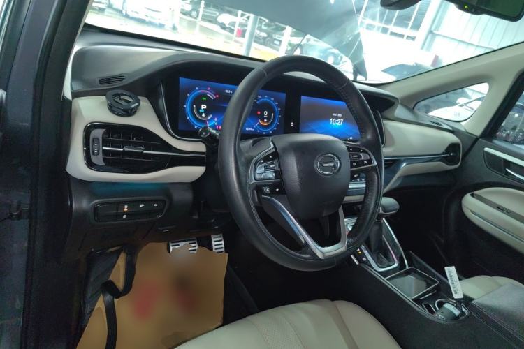 Used GAC Trumpchi M6 2021 270T DCT Prestige Edition (7 Seats) Center Console