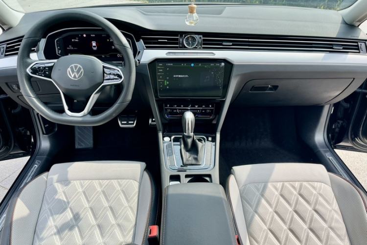 Used Volkswagen Magotan 2023 2 Million Units Commemorative Edition 330TSI DSG Luxury Version Audio And AC Panel