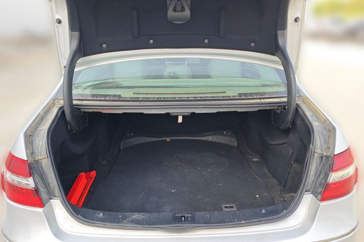 Used Mercedes-Benz E-Class 2010 E 260 L CGI Elegant Model Trunk