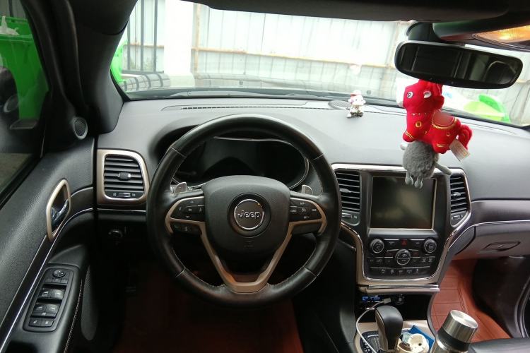 Used Jeep Grand Cherokee 2016 3.0L Comfort Navigation Edition Steering Wheel