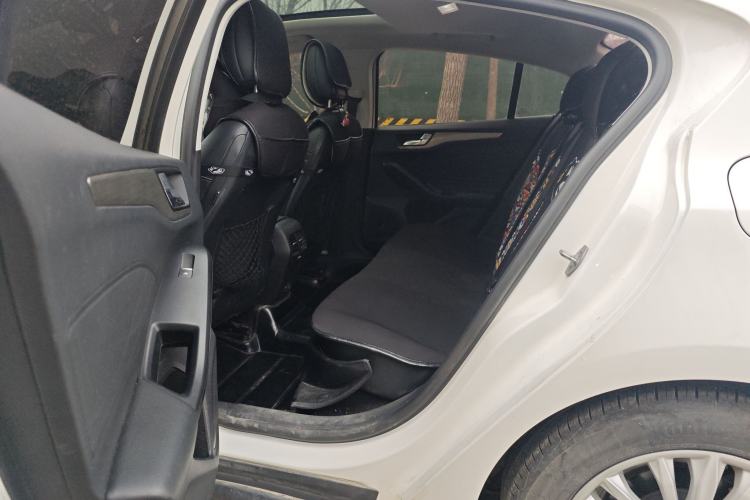 Used Ford Focus 2019 Sedan EcoBoost 125 Automatic Trendy Model China VI Standard
