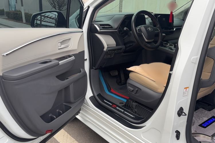 Used Toyota SIENNA 2024 2.5L Hybrid Comfort Edition