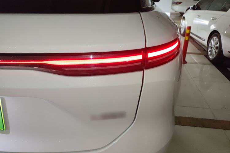 Used Nio ES8 2023 75 kWh Right Rear Taillight