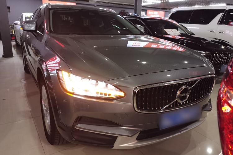 Used Volvo V90 2017 Cross Country T5 AWD Smart Range Edition

