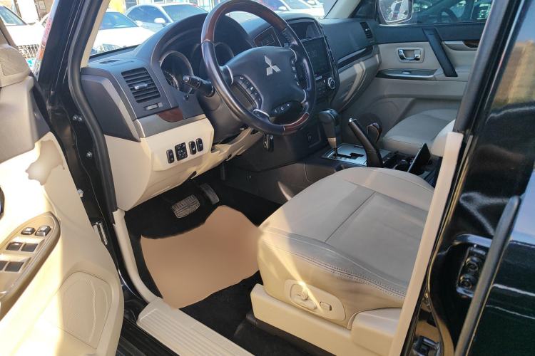 Used Mitsubishi Pajero 2018 V97 3.8L 5-Door GLS Sunroof – Middle East