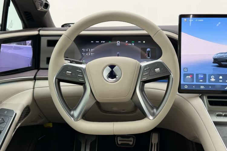 Used Denza Z9 2024 1100 km All-Wheel-Drive Ultra Version
