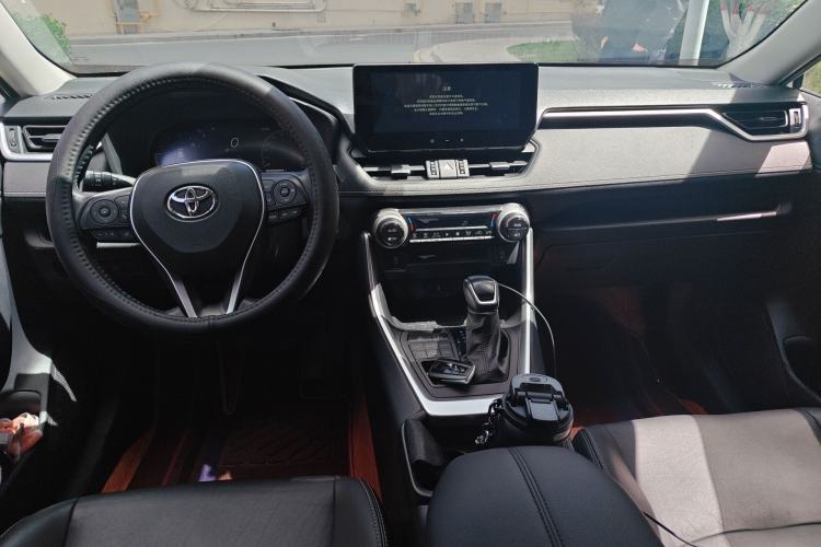 Used Toyota Wildlander 2023 2.0L CVT Four-Wheel Drive Luxury PLUS Edition Center Console