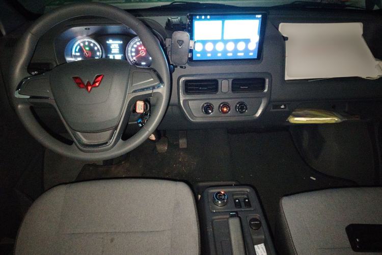 Used Wuling Yangguang 2025 Model 400km Bus Edition—Comfort Edition
