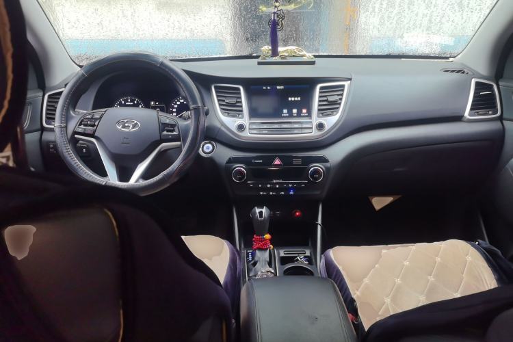 Used Hyundai Tucson 2015 1.6T Dual-Clutch Two-Wheel-Drive Smart Model Center Console