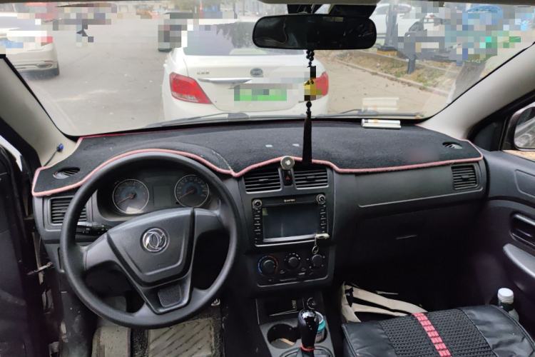 Used Dongfeng Fengon 330 2016 1.5L Manual Enjoyment Model DK15 Center Console