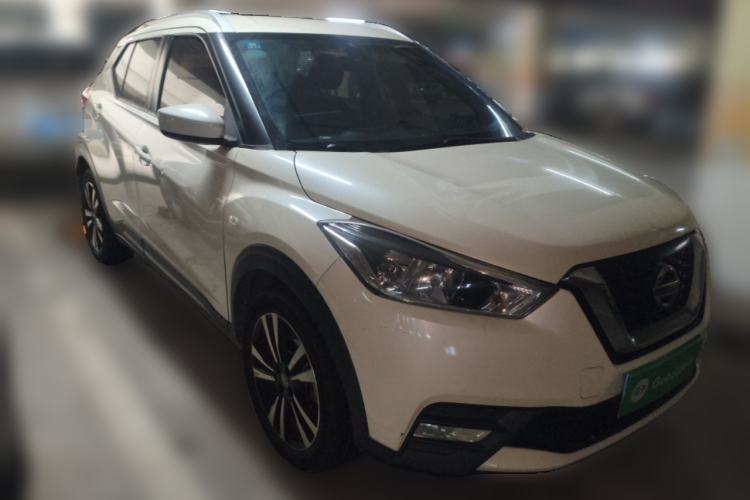 Used Nissan Kicks 2017 1.5L CVT Cool Enjoy Edition Front Right 45 Deg