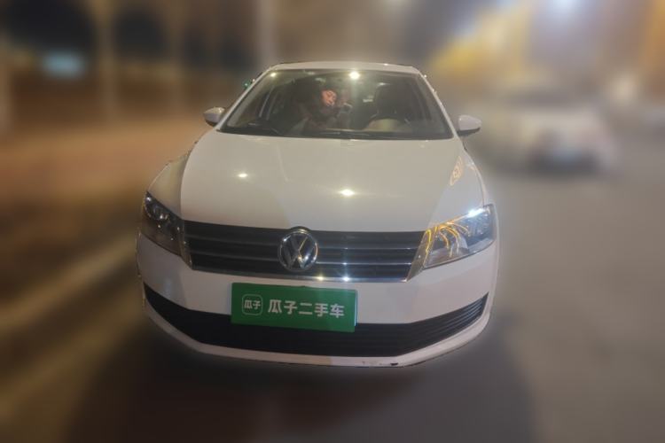 Used Volkswagen Gran Lavida 2013 1.6L Manual Fashion Model Front