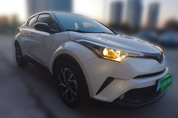 Used Toyota C-HR 2018 2.0L Leading with Sunroof China VI Standard Front Right 45 Deg