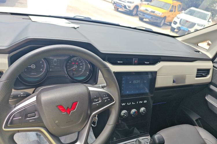 Used Wuling Zhengcheng 2021 1.5T Manual Luxury Version Center Console