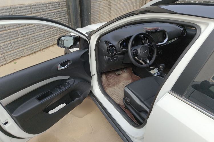 Used Kia kx1 Stonic 2021 1.4L CVT Sunroof Model
