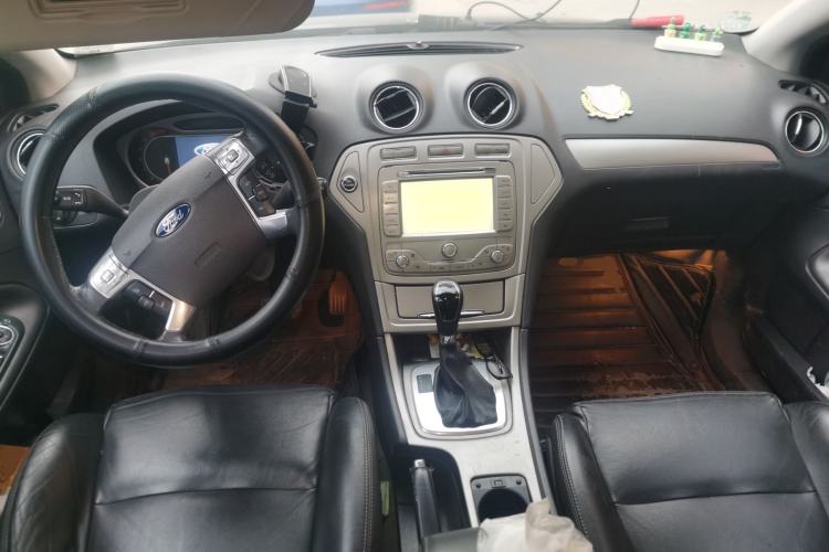 Used Ford Mondeo 2011 2.0L GTDi 200 Luxury Edition Center Console