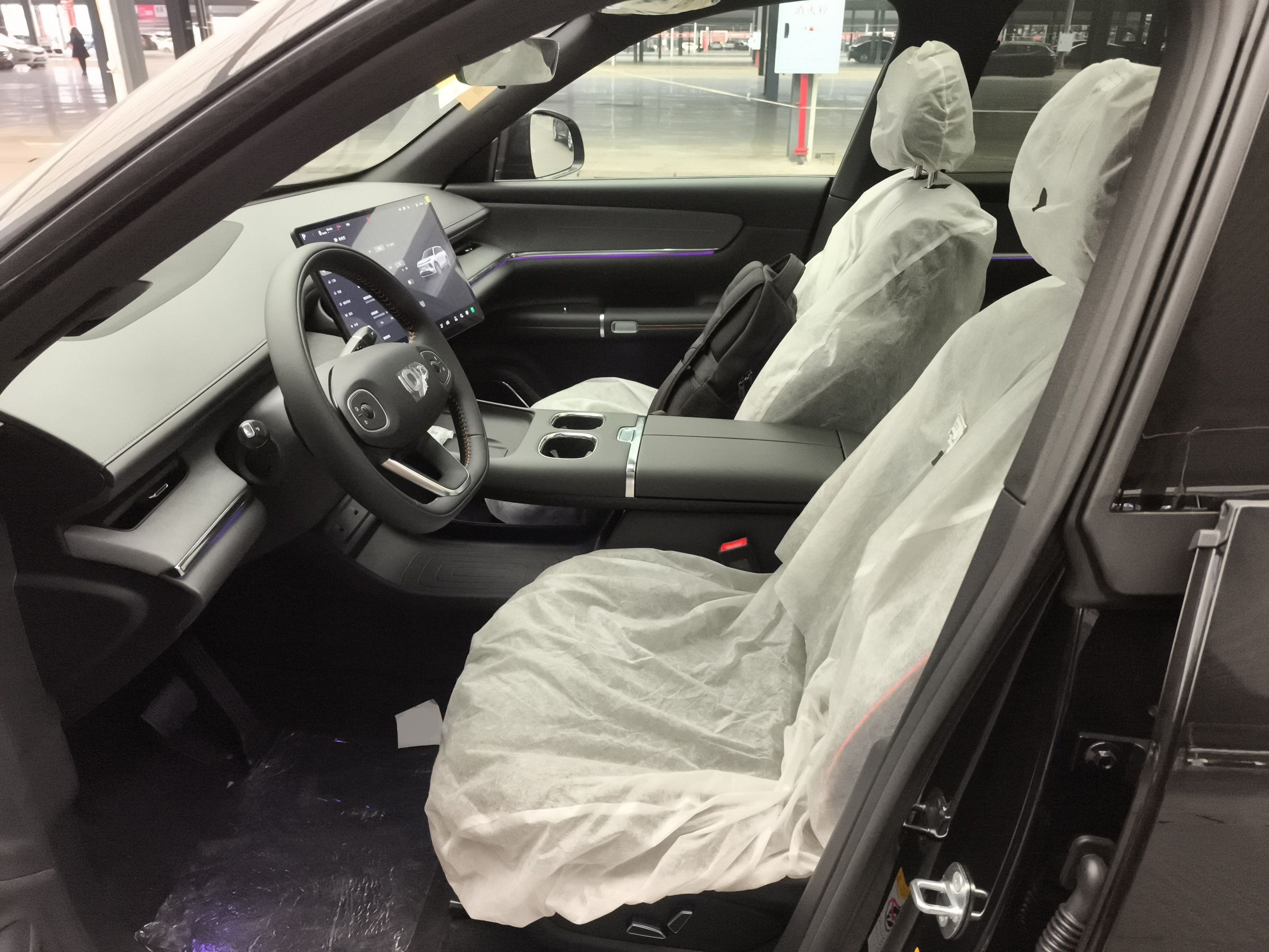 المقاعد الأمامية داخل السيارة