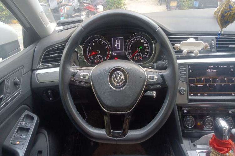 Used Volkswagen Lamando 2018 280TSI DSG Comfort Edition Steering Wheel