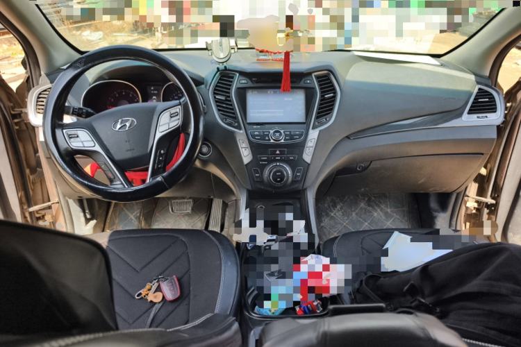 Used Hyundai Santa Fe 2015 2.0T Automatic Two-Wheel Drive Smart Version 5 Seats Center Console