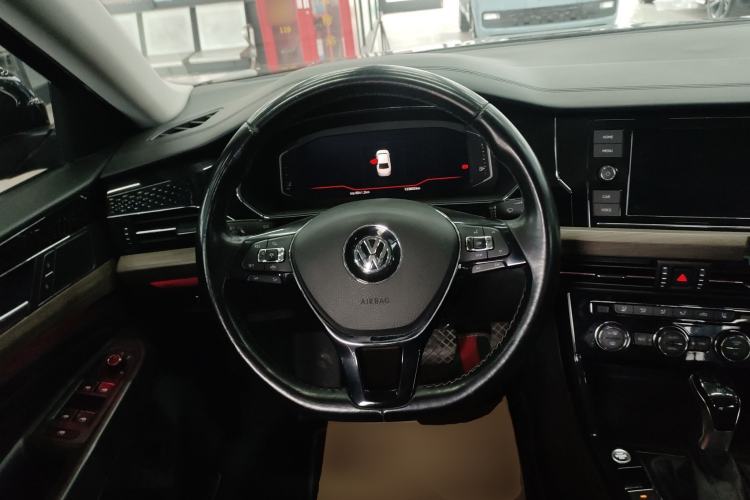 Used Volkswagen Passat 2019 330TSI Luxury Edition China VI Standard
