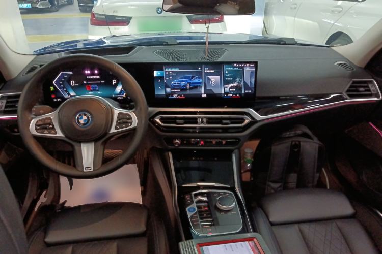 Used BMW i3 2022 eDrive 35 L Center Console