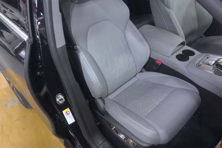 Used Denza N8 2023 Four-Wheel Drive Ultra-Hybrid Flagship Seven-Seater Version