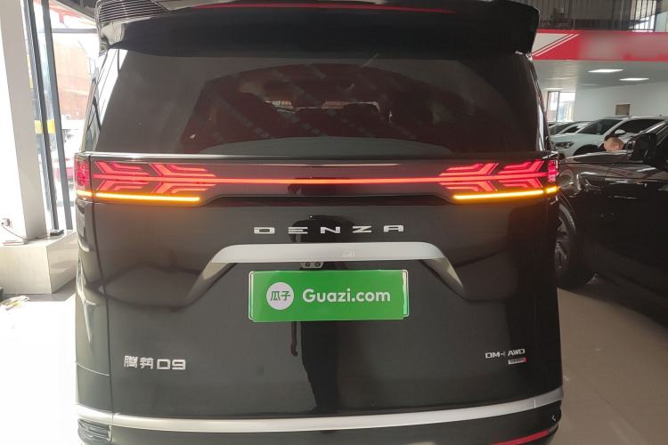 Used Denza D9 2025 DM-i Intelligent Drive 1020 Four-Wheel Drive Flagship Model
