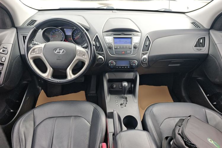 Used Hyundai ix35 2015 2.0L Automatic 2WD Smart Version China V Standard Center Console