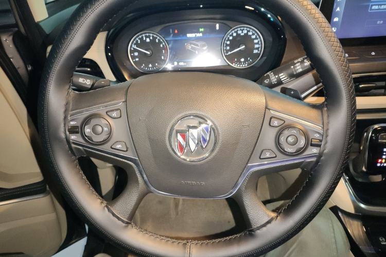 Used Buick GL8 2023 Facelifted Land Cruiser Executive Luxury Version
