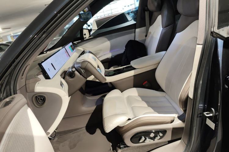 Used IM LS7 2023 100kWh Lux Rear-Drive Version