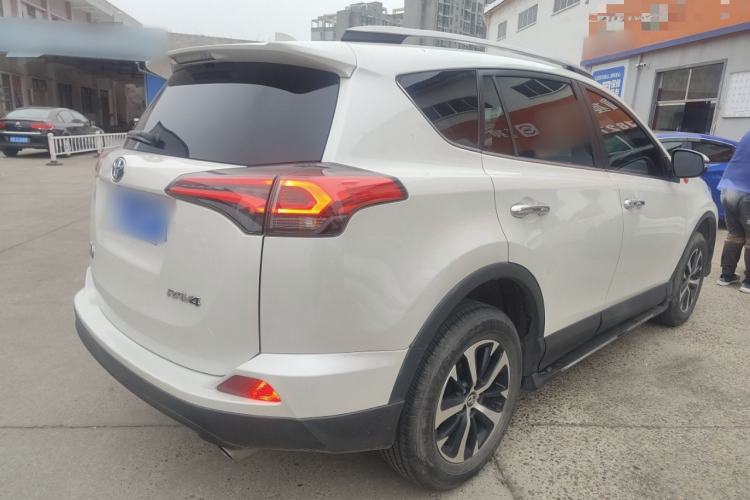 Used Toyota RAV4 2016 2.0L CVT Two-Wheel Drive Fashion Edition China V Standard