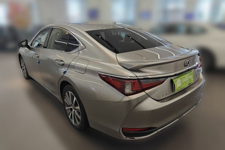Used Lexus ES 2020 300h Premier Edition Rear Left 45 Deg