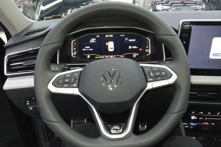 Used Volkswagen Tiguan L 2025 Model Outstanding Version 330TSI Automatic Two-Wheel Drive R-Line Longyao Edition
