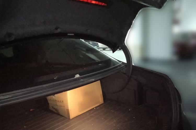 Used Mercedes-Benz E-Class New Energy 2022 E 350 e L Plug-in Hybrid Sports Sedan Trunk