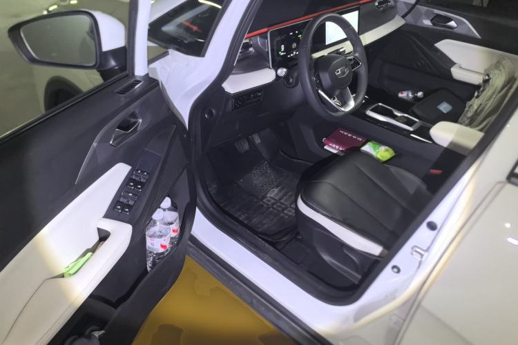 Used Geometry E Firefly 2024 301km Starlight Driver Seat